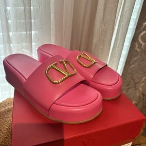 Valentino slides in pink size 10 1/2 (40 1/4)